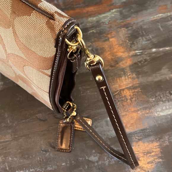 Coach clutch purse/mini purse. Tan - Picture 7 of 8